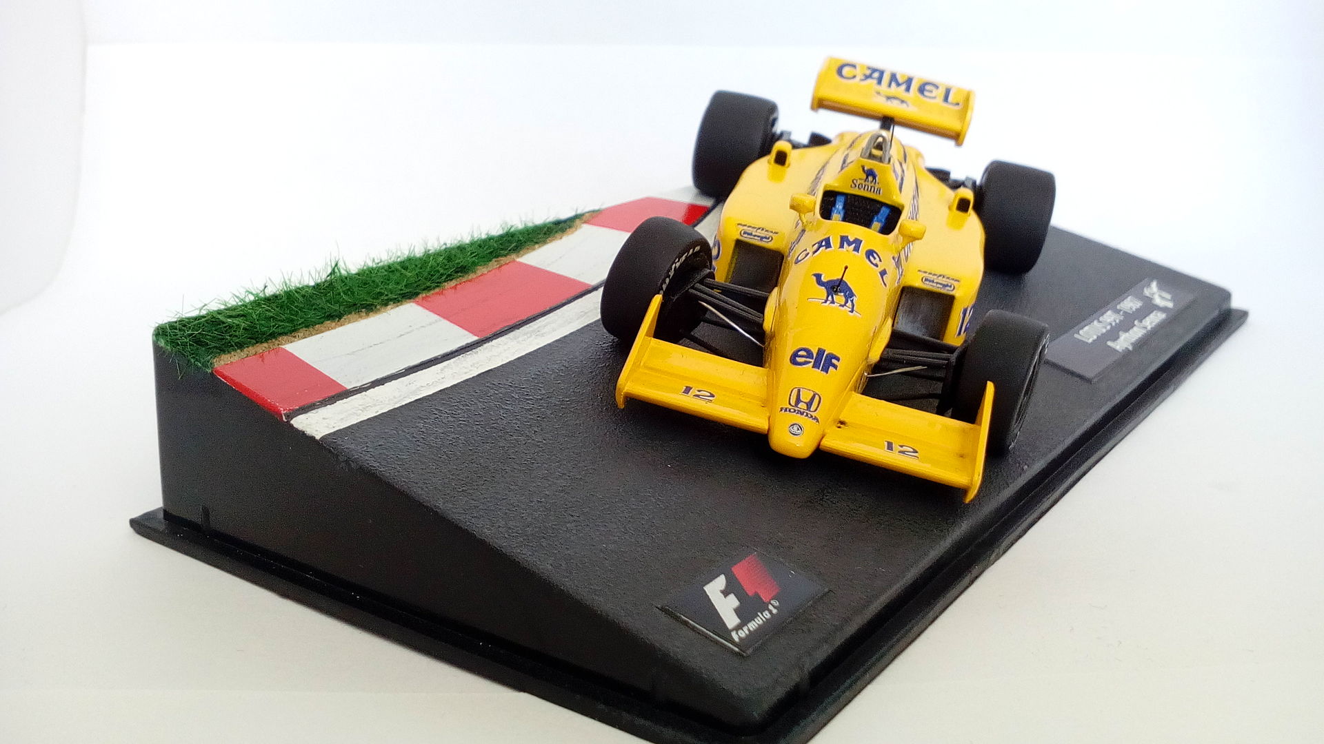 Formula 1 №9 - Lotus 99T - Сатору Накадзима (1987)